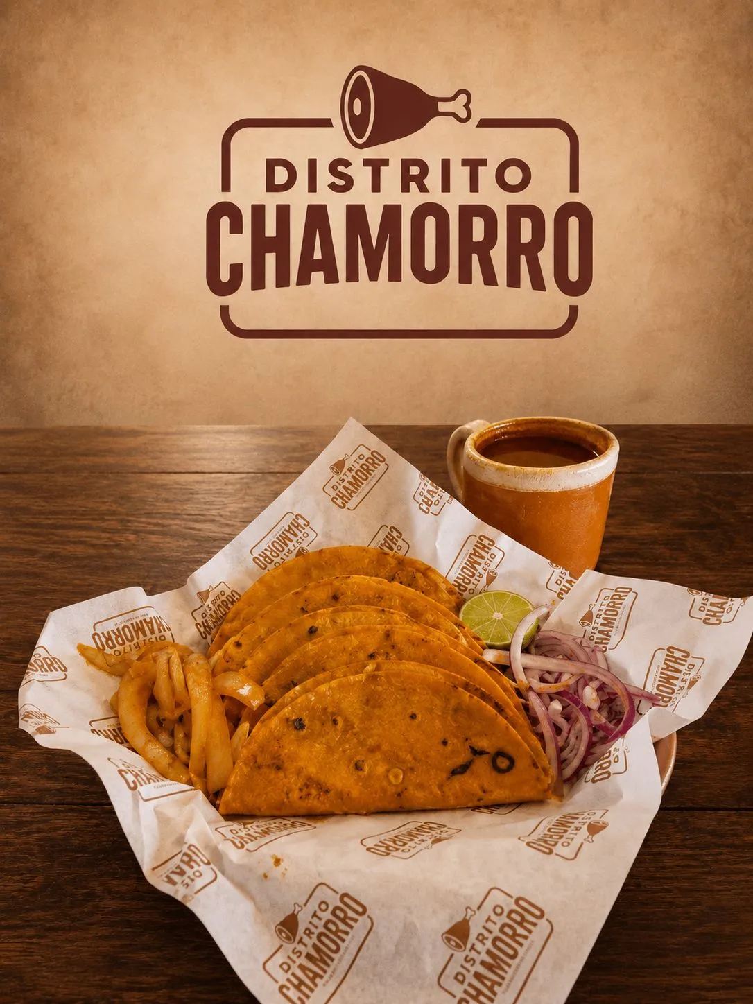 Tacos dorados de chamorro con consomé